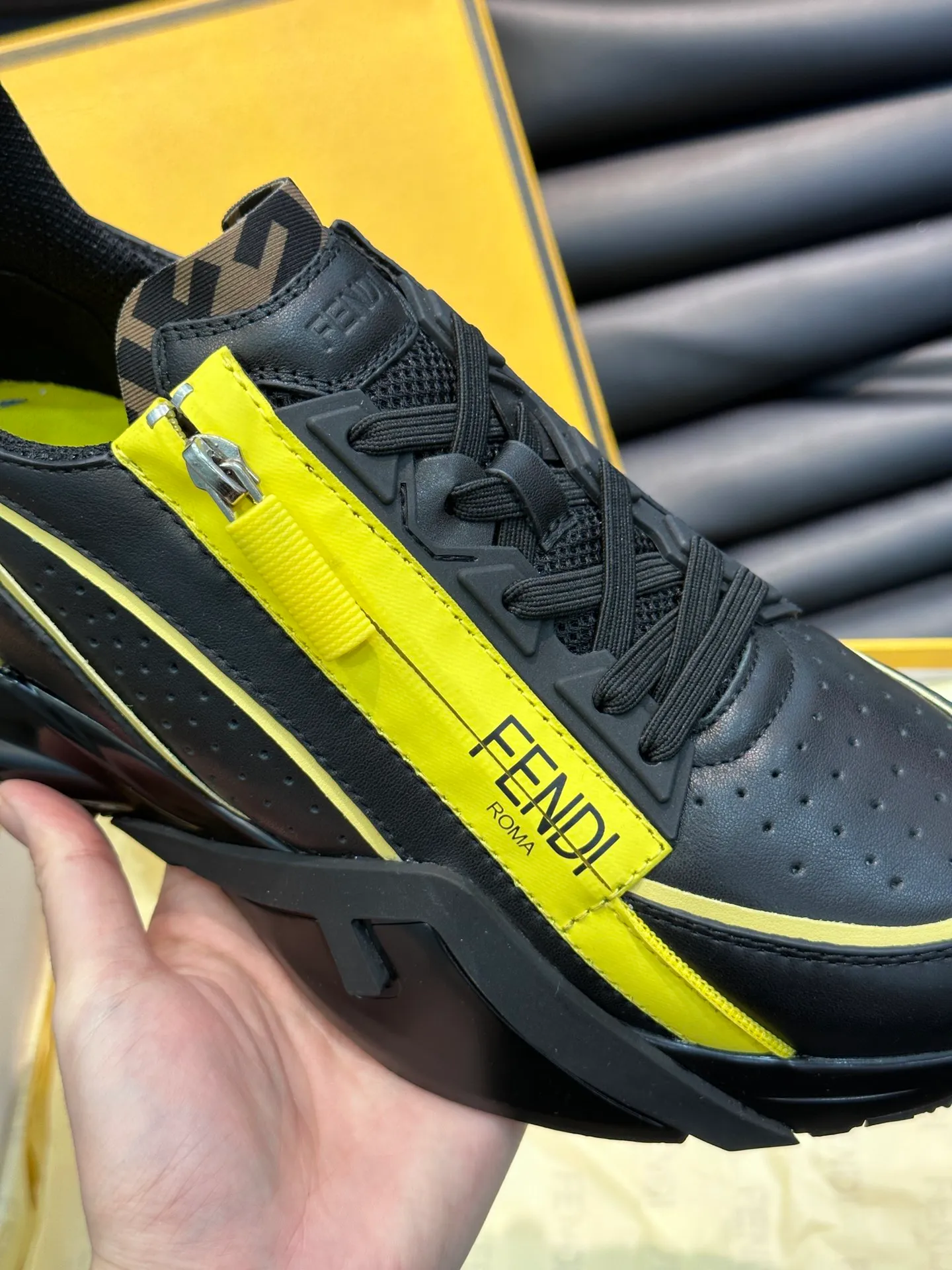 Men's shoes 💰p560 "Fend*" new men's casual sports shoes, equipped with elastic straps, side zippers, and corrugated soles engraved with F. Embossed Fendi Flow lettering on the heel. Made of technical fabric and a mix of blue and suede. Decorated with Lycra® details. FF graphic tongue. Ultra-light and wear-resistant EVA sole. Size: 38-44